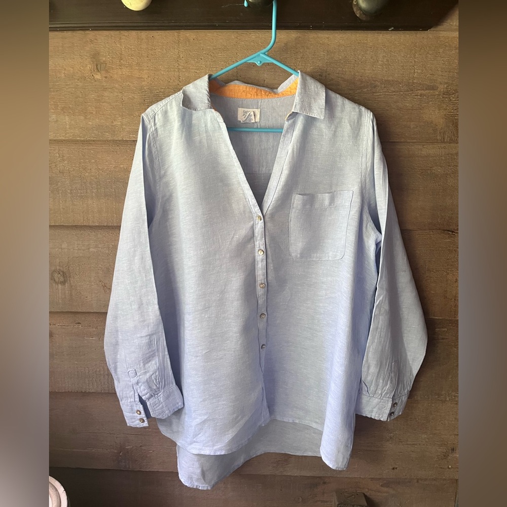 Women’s blouse, classic cut, versatile really pretty light blue